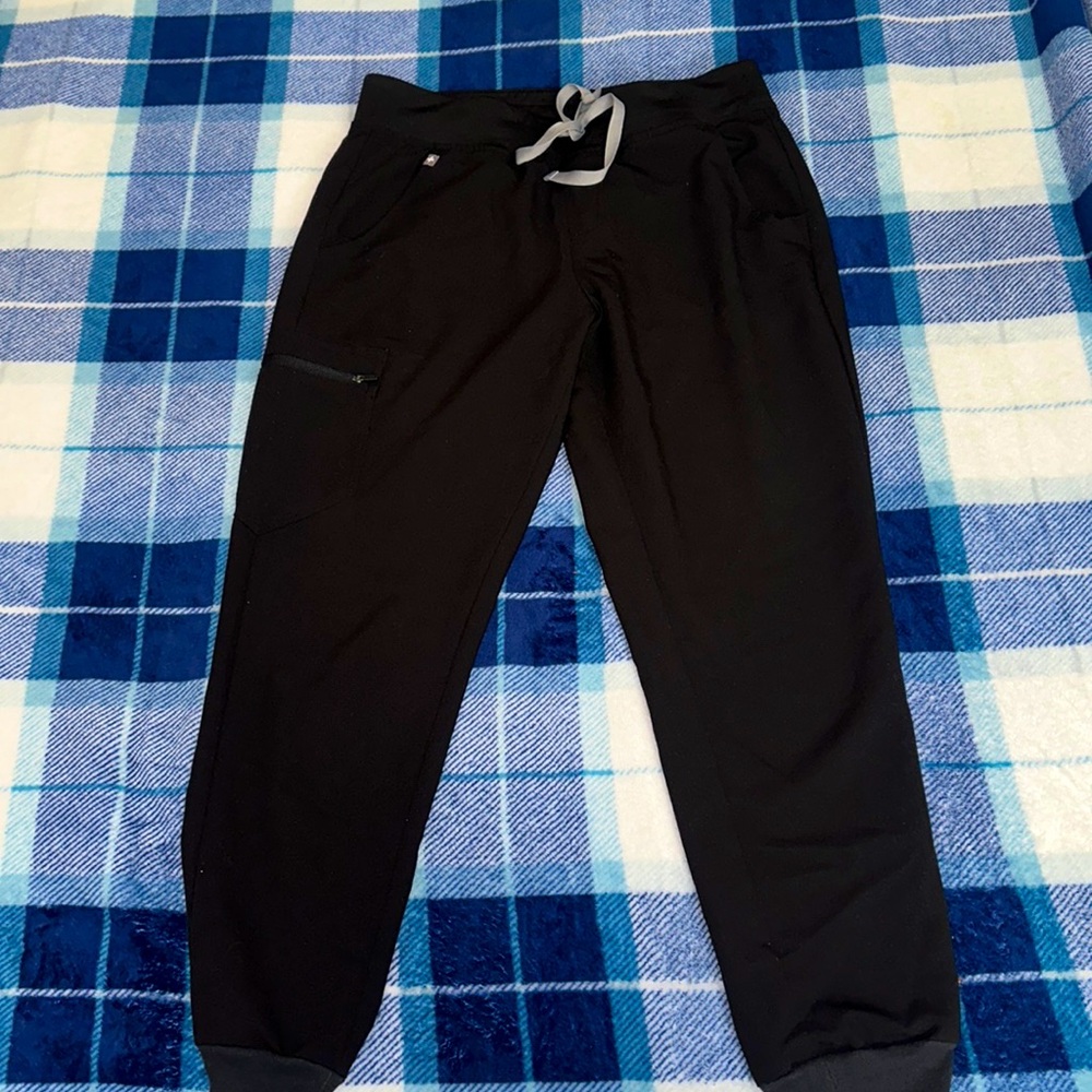 FIGS scrubs jogger style scrubs size M set of two